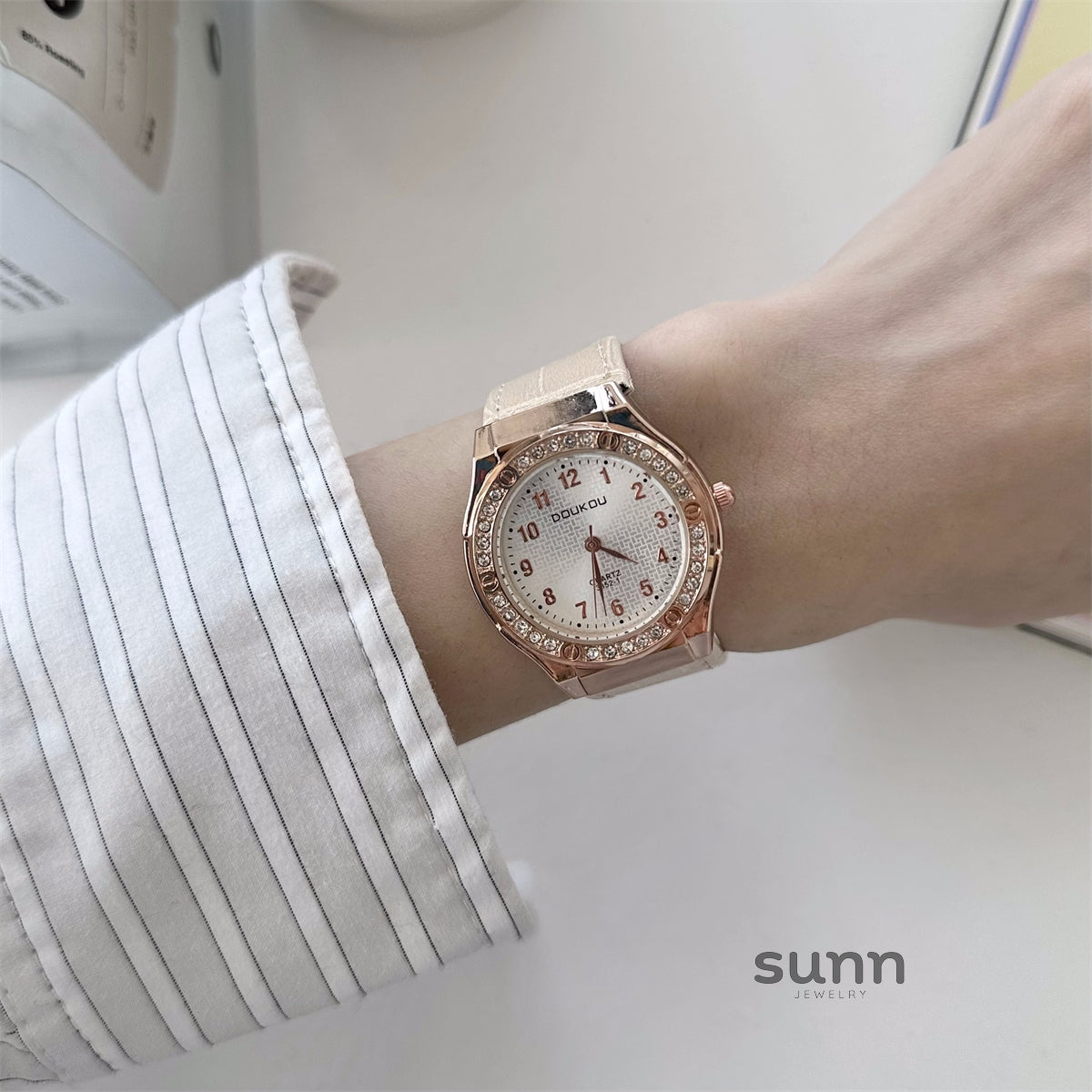 Jaicee Minimalist Quartz Watch [DNWZAKQL]