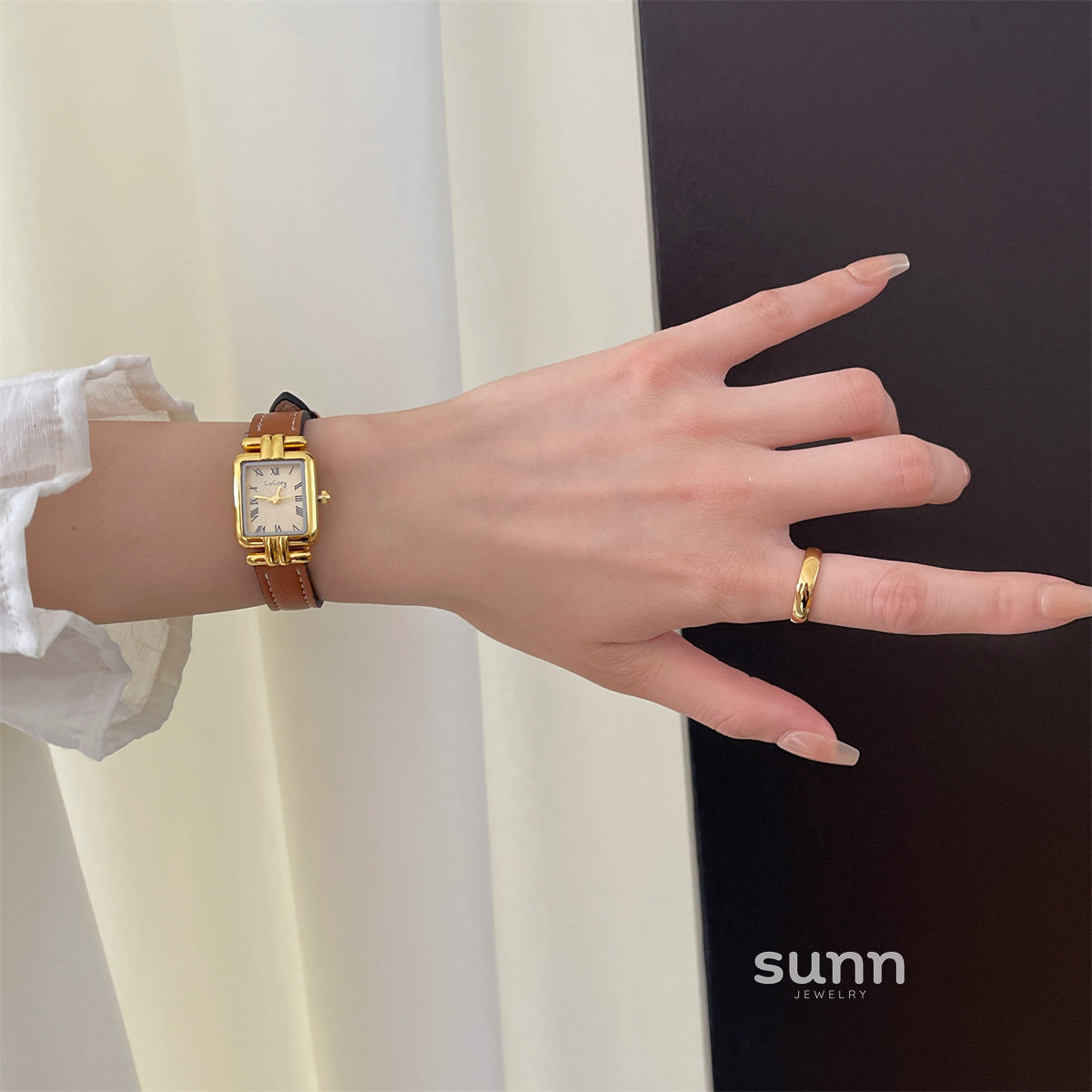 Jailyn Petite Square Watch [FT68XPZ5]