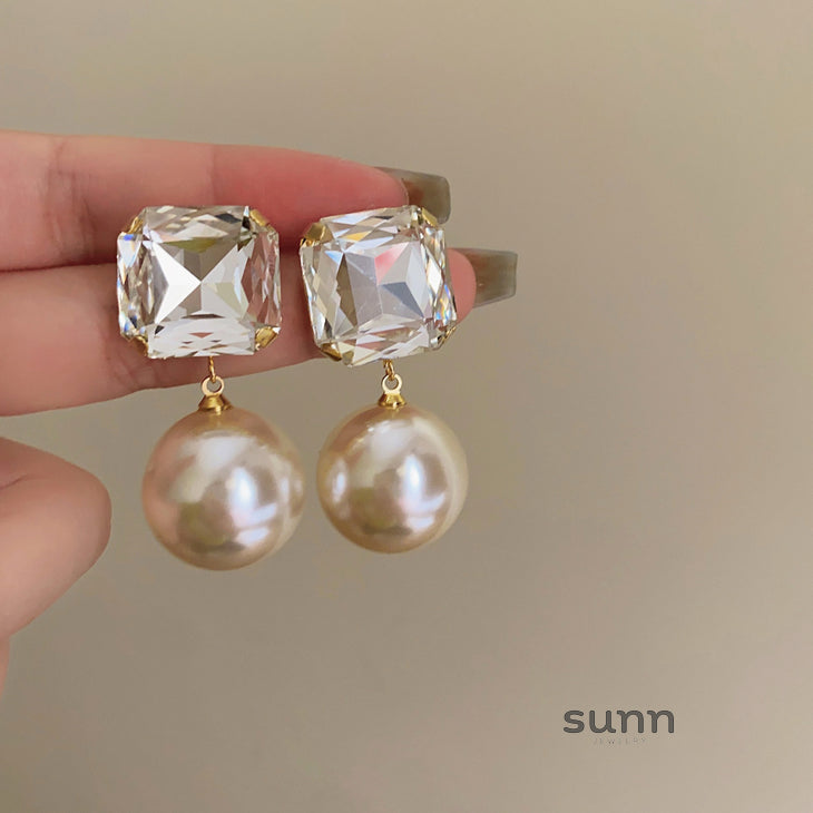 Jailynn Geometric Pearl Earrings [1AOHBURT]