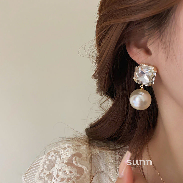 Jailynn Geometric Pearl Earrings [4K593X4K]