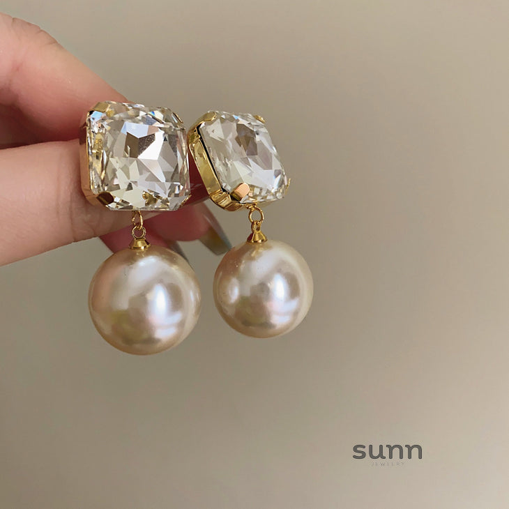 Jailynn Geometric Pearl Earrings [VT7CB2QU]
