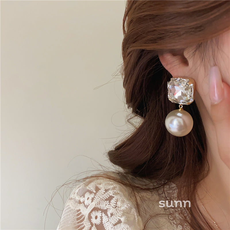 Jailynn Geometric Pearl Earrings [09GROVO0]