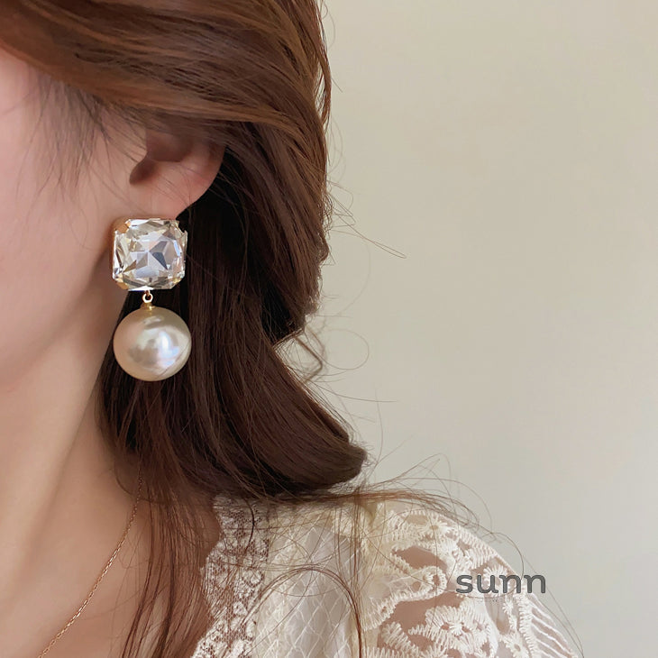 Jailynn Geometric Pearl Earrings [HWIFBRUQ]