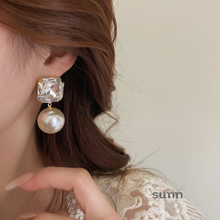 Jailynn Geometric Pearl Earrings [E35YC7NY]