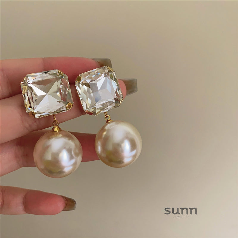 Jailynn Geometric Pearl Earrings [LSLSV9ZU]