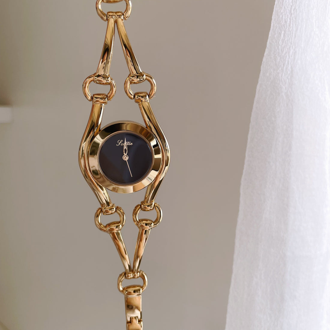 Jaime Gold Bracelet Watch [X1ULHIUQ]