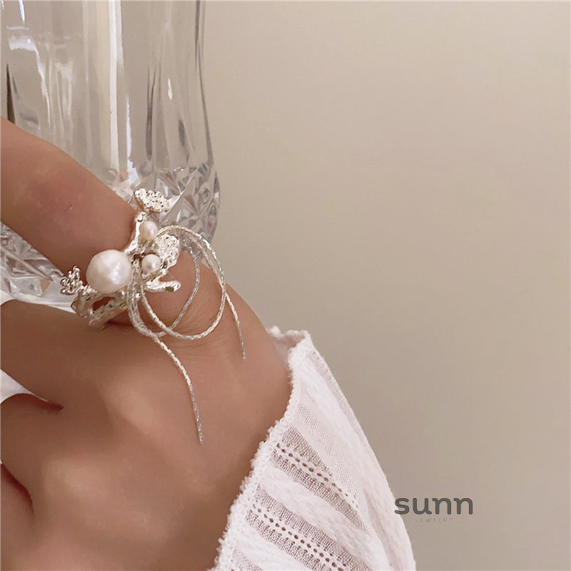 Jala Glow Floral Pearl Ring [8M8N1B9L]