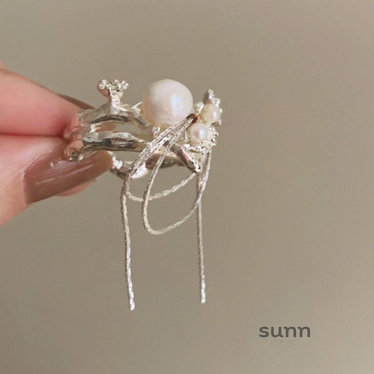 Jala Glow Floral Pearl Ring [YMCRLF5I]