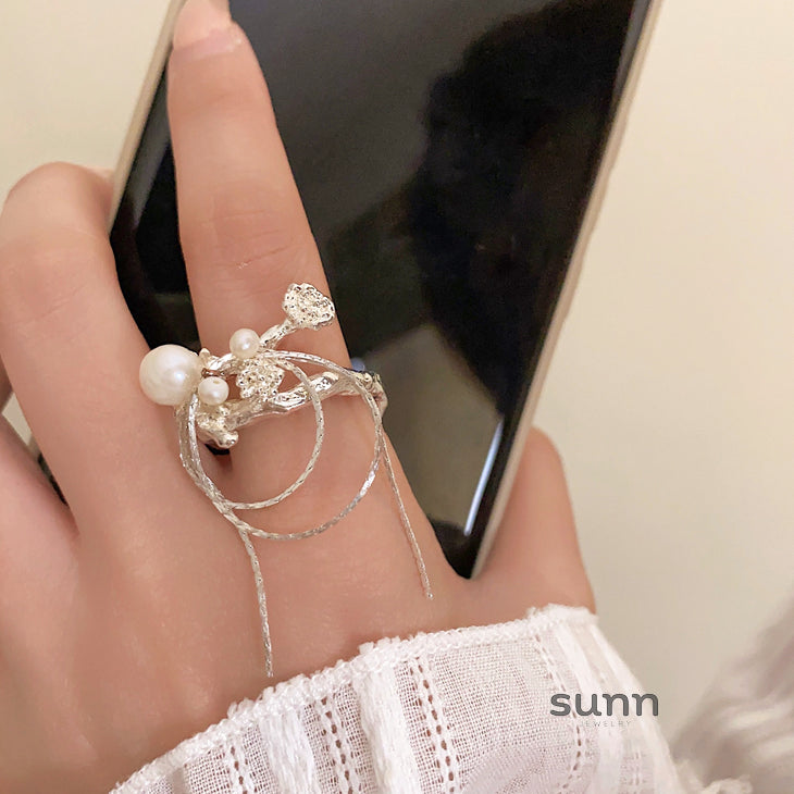 Jala Glow Floral Pearl Ring [NRQA8SFY]