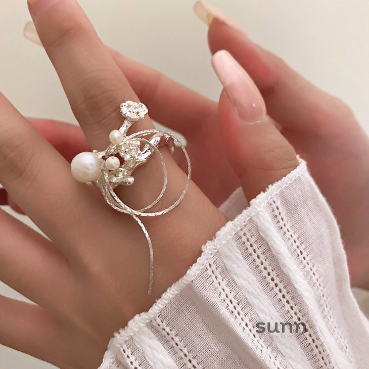 Jala Glow Floral Pearl Ring [N0SEILE6]