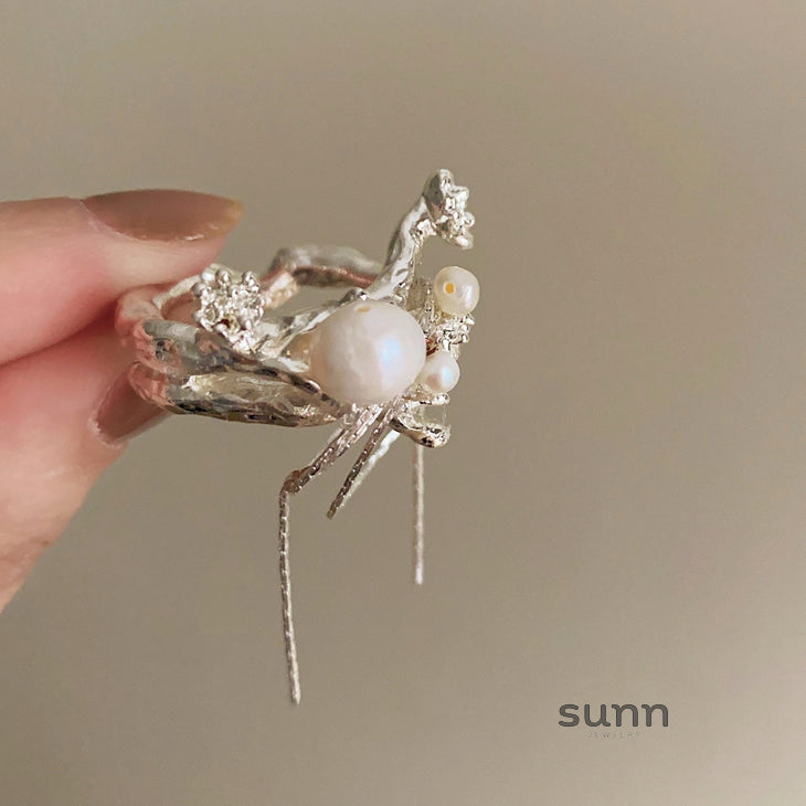 Jala Glow Floral Pearl Ring [RZ0FR9QN]