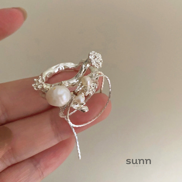 Jala Glow Floral Pearl Ring [7GTHEF2Q]