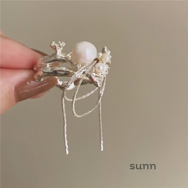 Jala Glow Floral Pearl Ring [2XO28NZN]