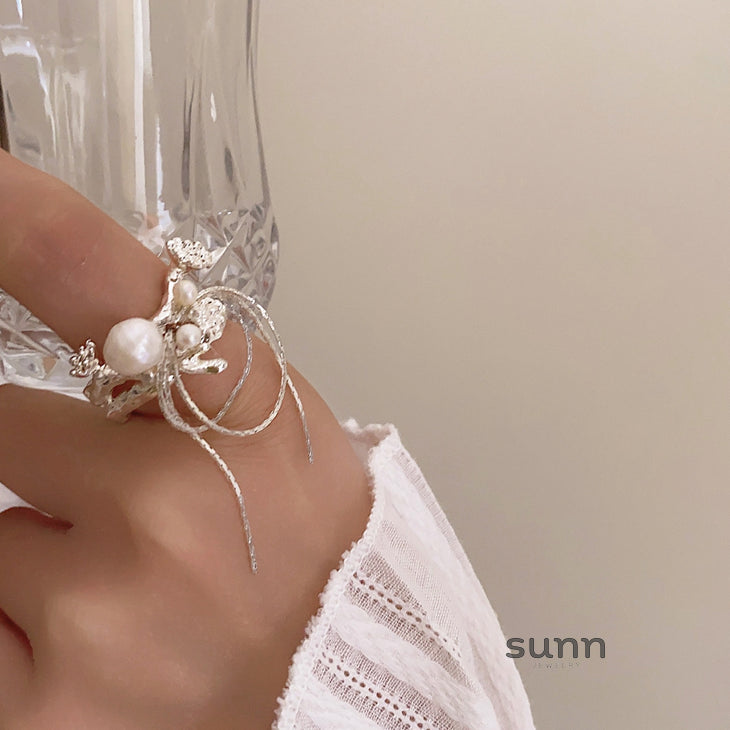 Jala Glow Floral Pearl Ring [LFJEZEKX]