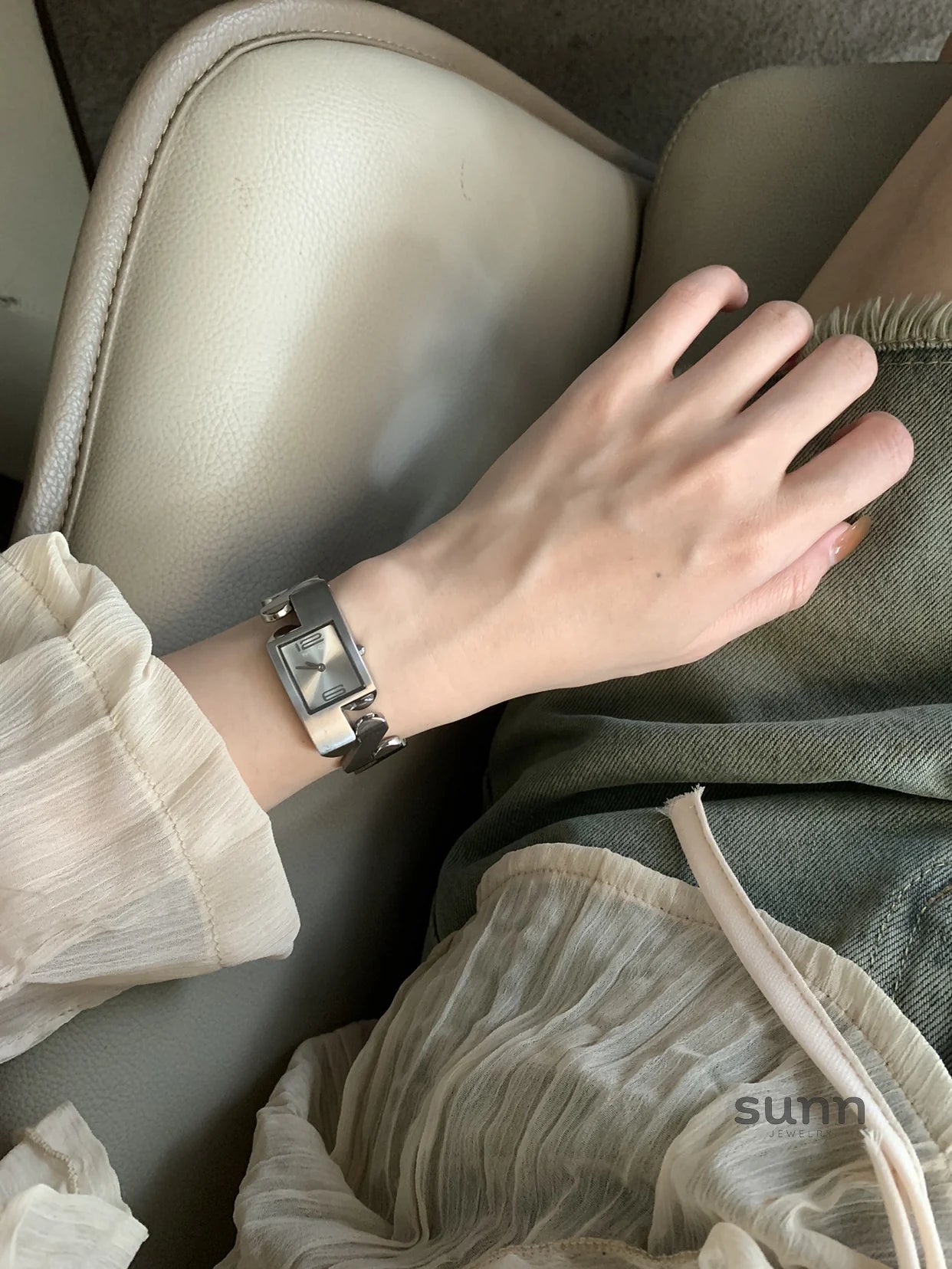 Jaleigh Vintage Silver Wrist Watch