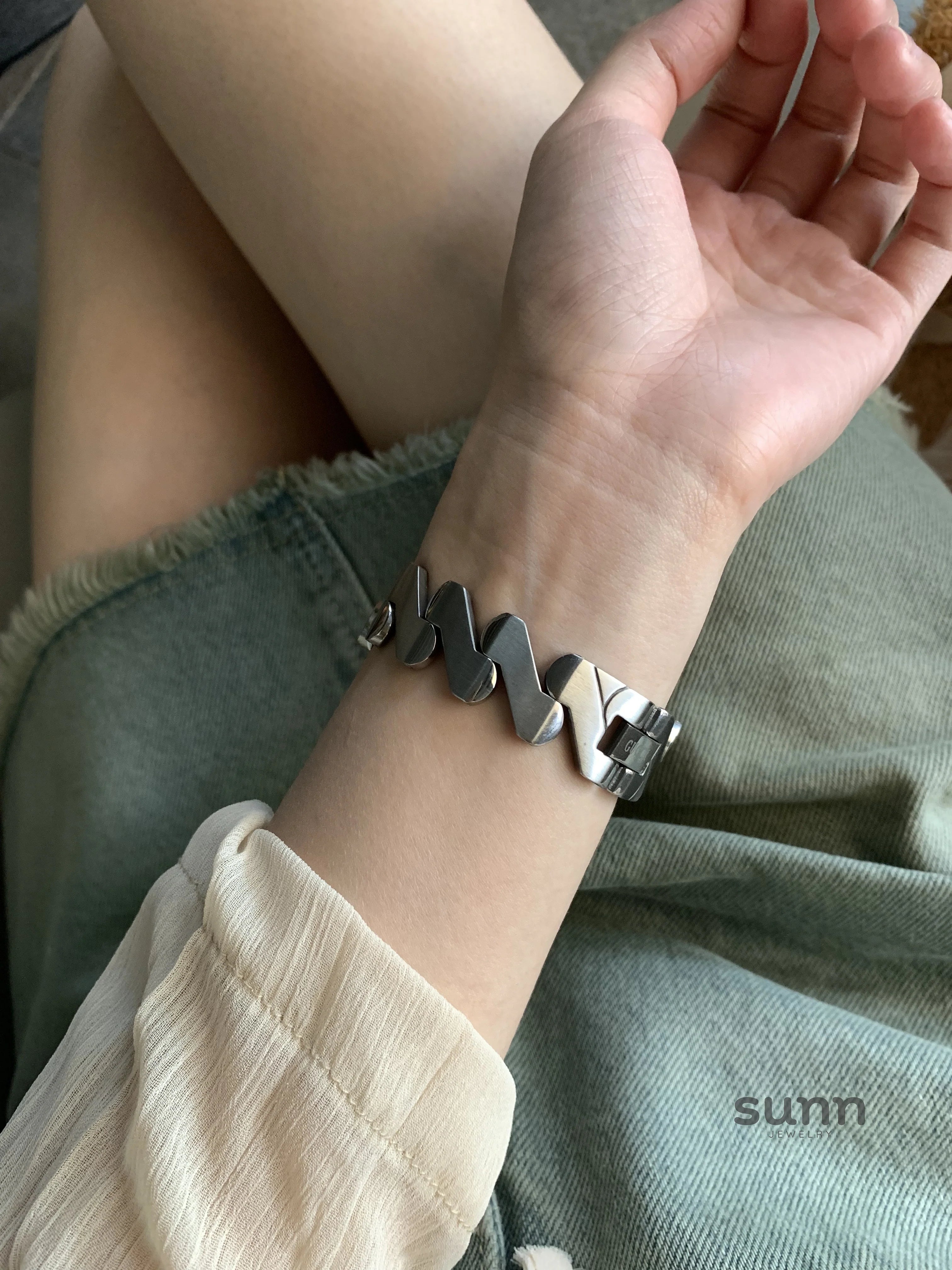 Jaleigh Vintage Silver Wrist Watch