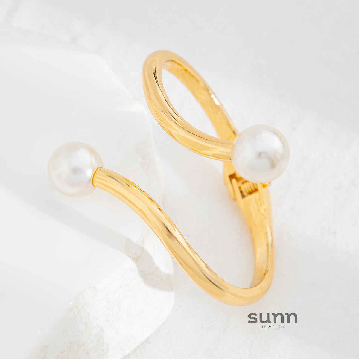 Jaleigha Asymmetrical Pearl Cuff Bracelet [TTCF4TB4]