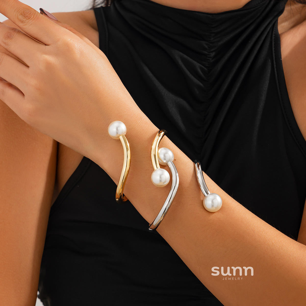Jaleigha Asymmetrical Pearl Cuff Bracelet [220C6WFS]