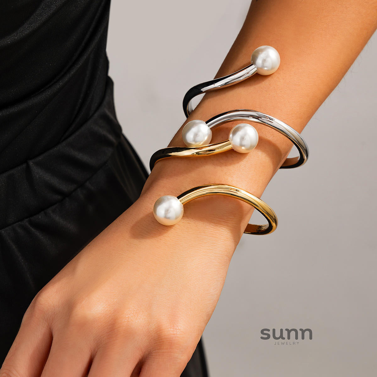 Jaleigha Asymmetrical Pearl Cuff Bracelet [0OXHI23G]