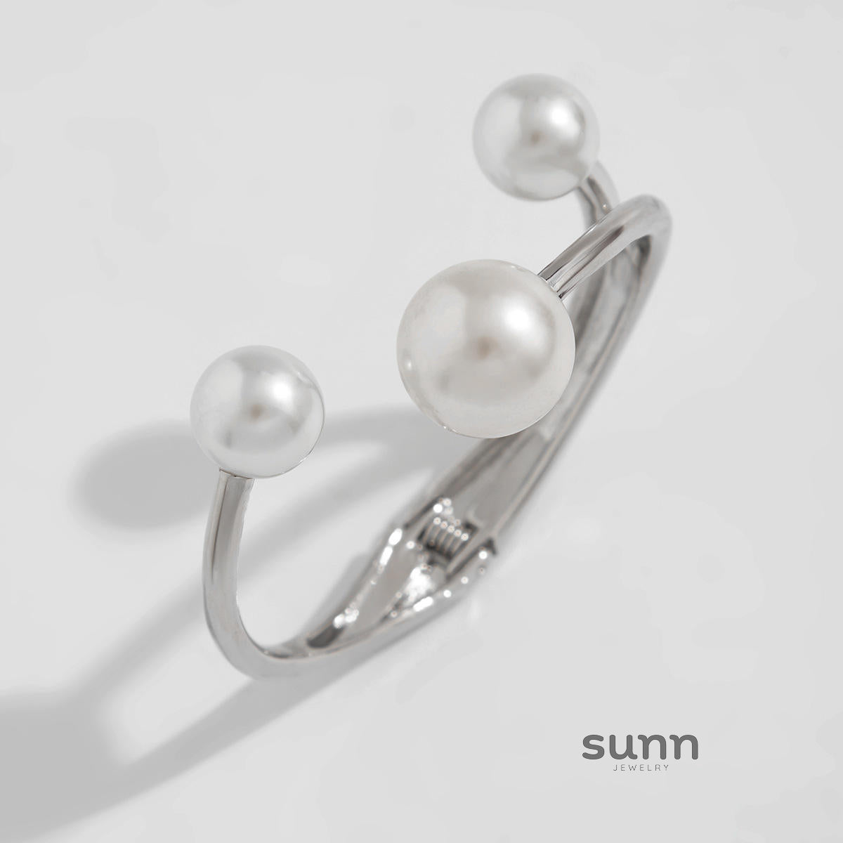 Jaleigha Asymmetrical Pearl Cuff Bracelet [703AMFT2]
