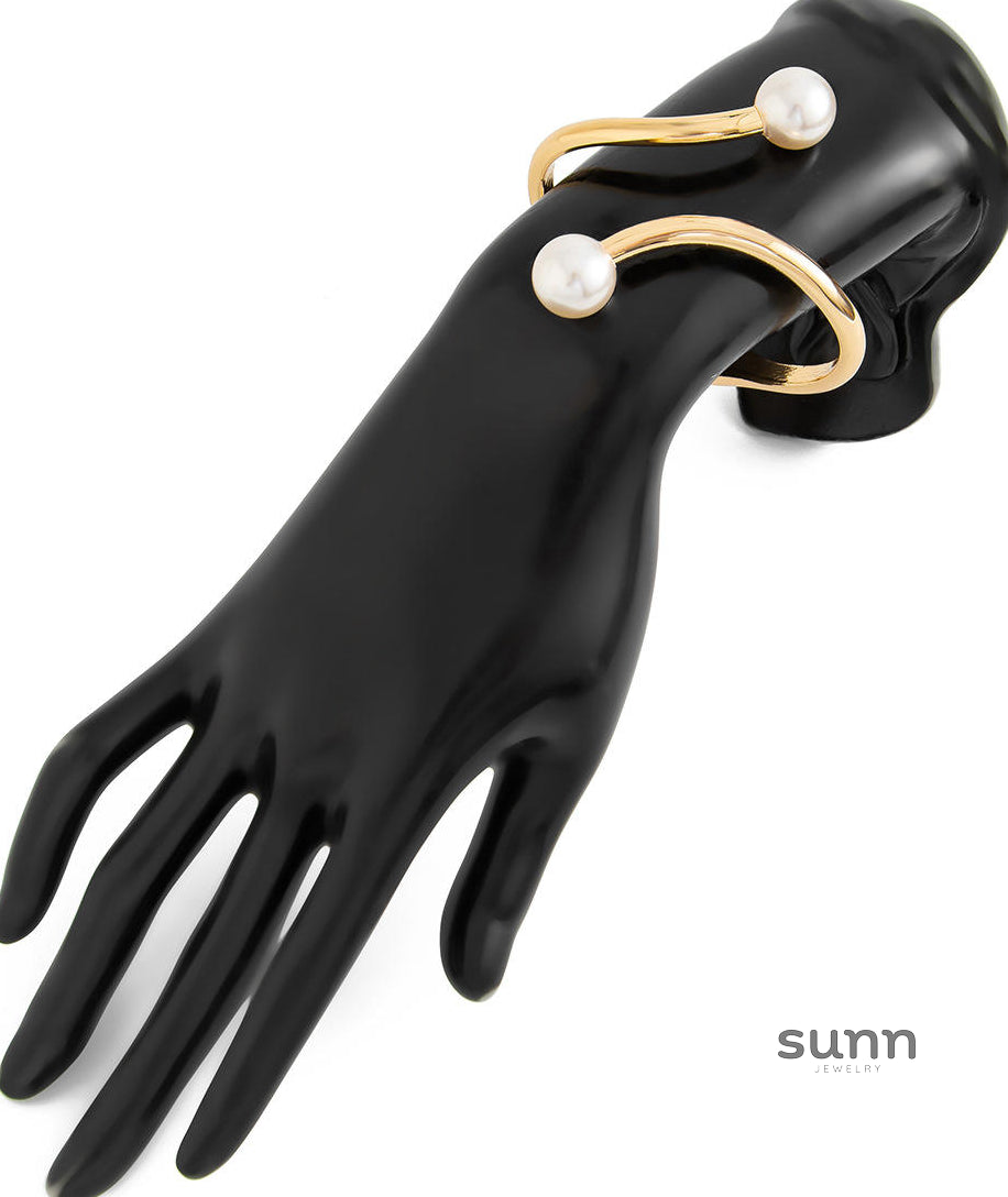 Jaleigha Asymmetrical Pearl Cuff Bracelet [AQND5SCC]