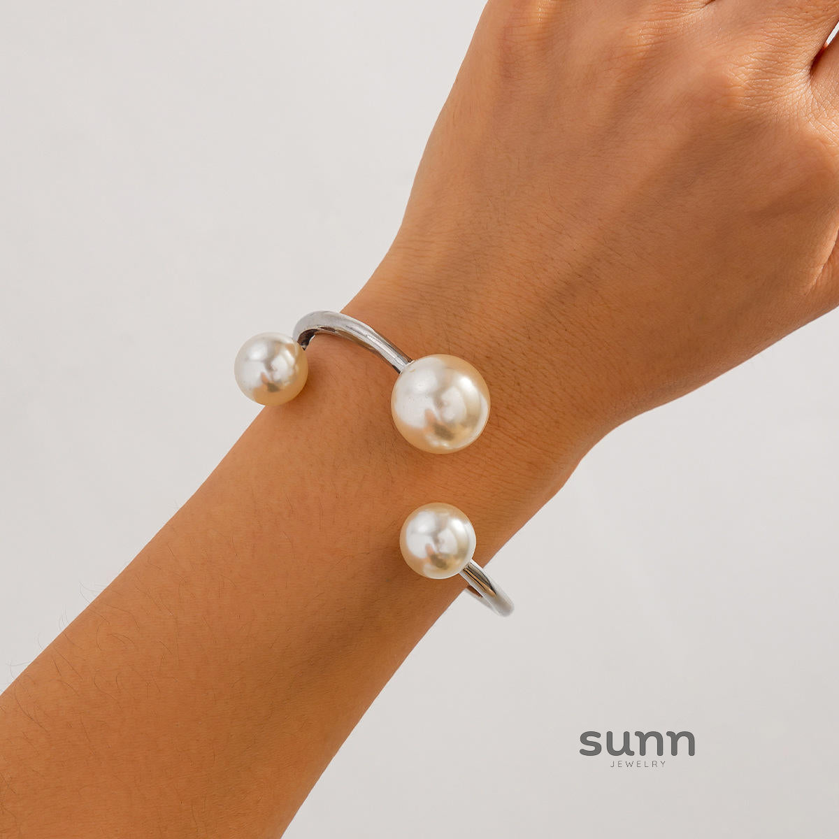 Jaleigha Asymmetrical Pearl Cuff Bracelet [T98J9KN8]