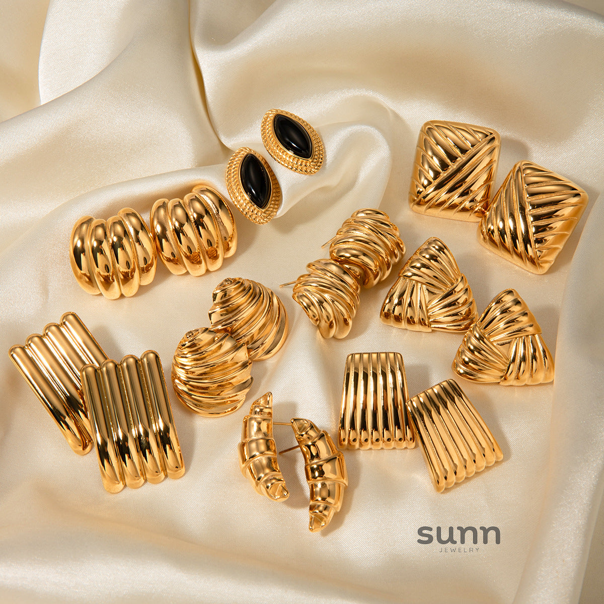 Jalyssa Wavy Bar Earrings [96S022P4]