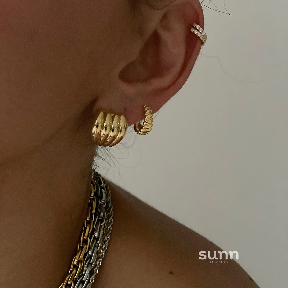 Jalyssa Wavy Bar Earrings [G6IVWUV2]