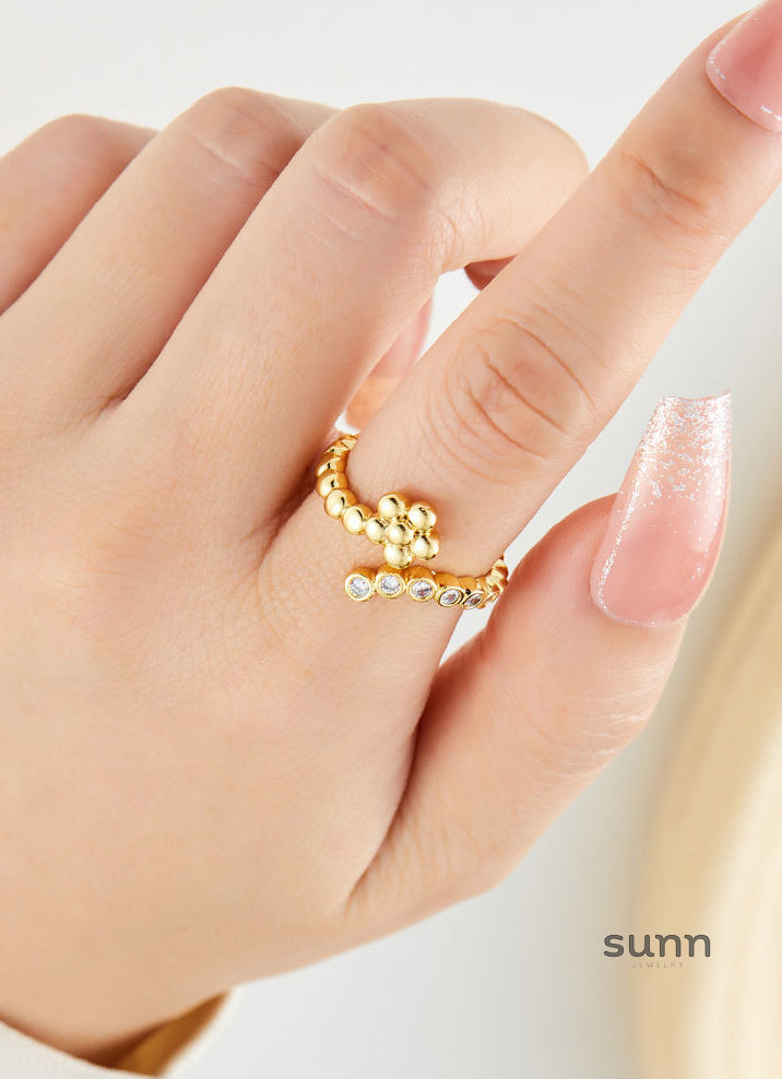 Jamiah Glossy Petal Ring [729YPOCZ]