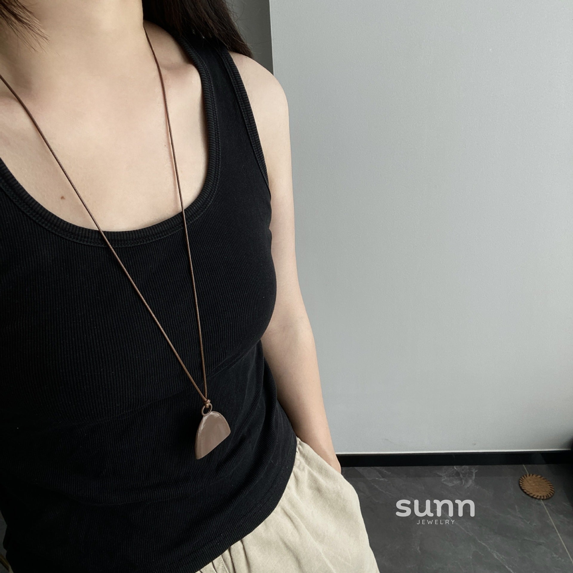 Jamiah Retro Triangle Necklace [0J3GOVWF]