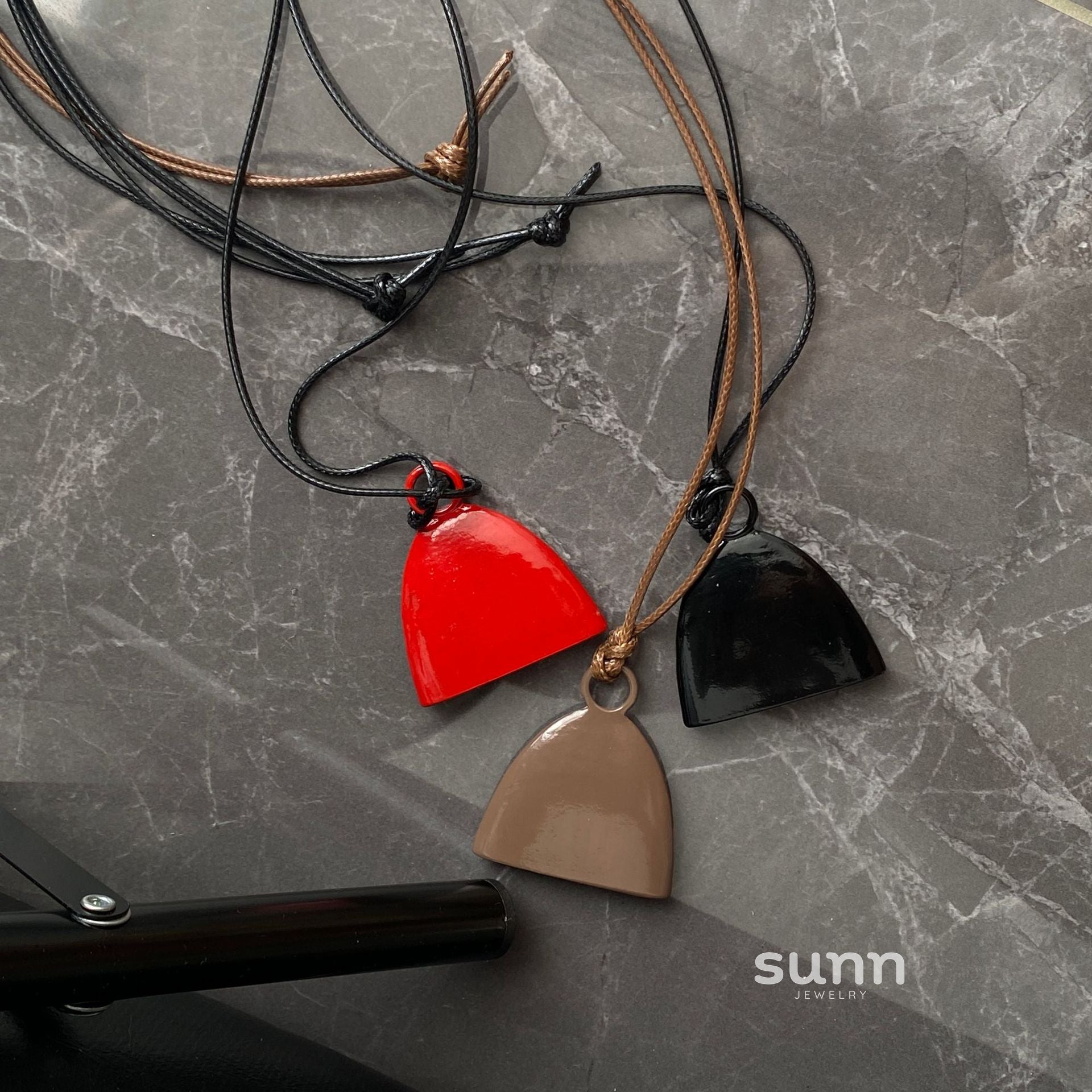 Jamiah Retro Triangle Necklace [4RMZ2RMM]