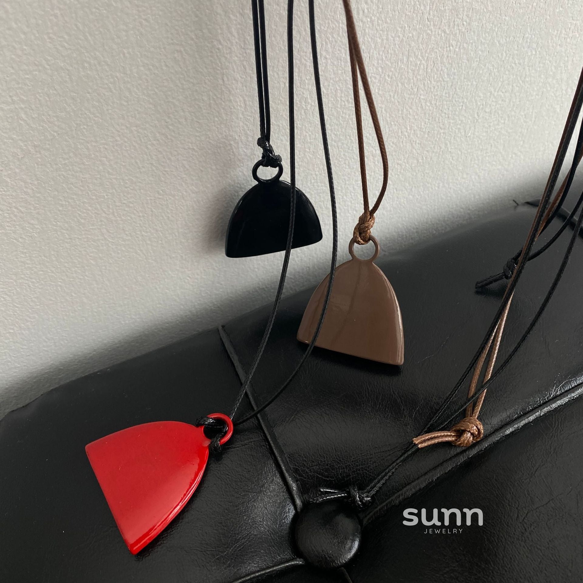 Jamiah Retro Triangle Necklace [MT1K2FAF]