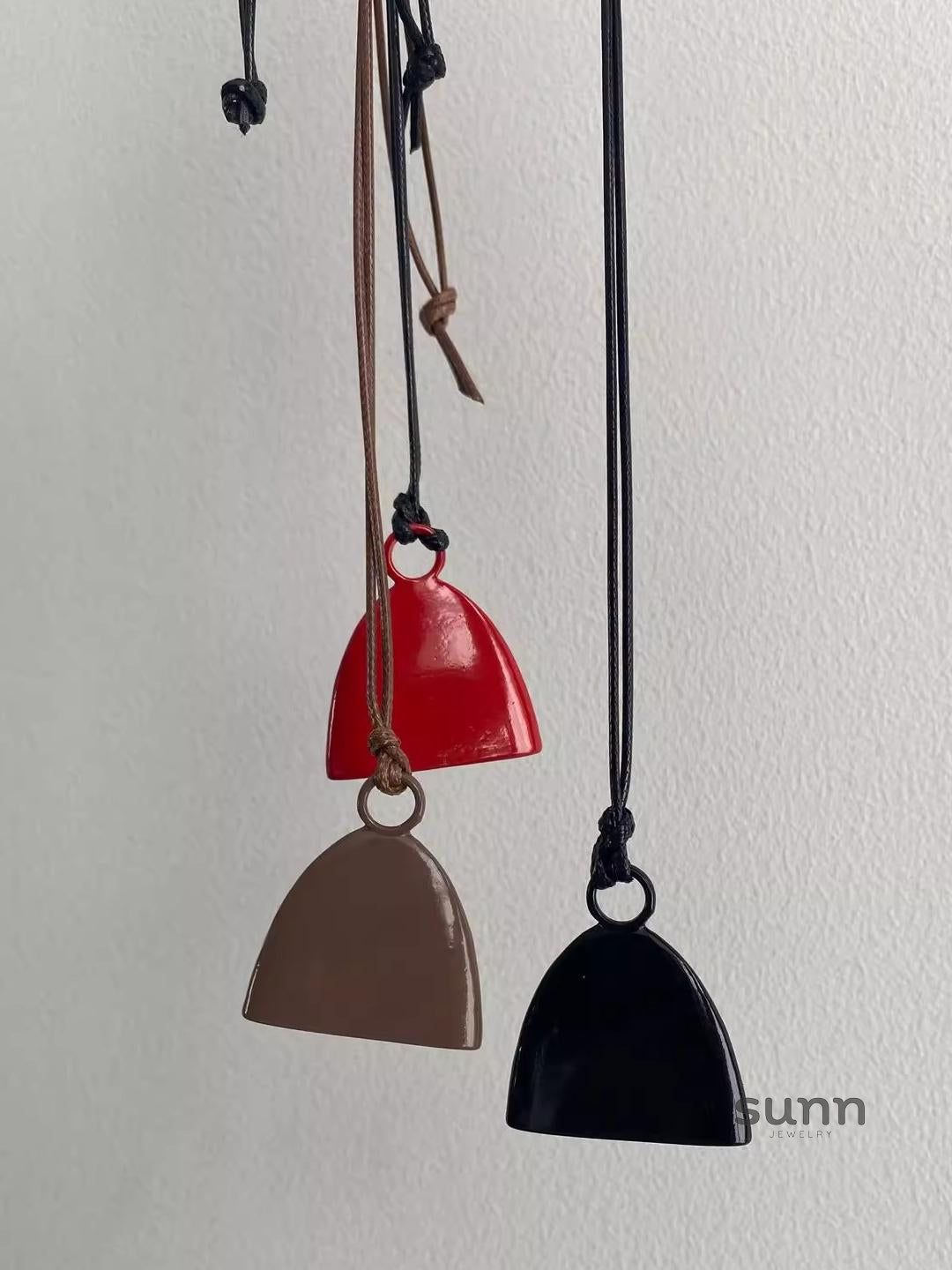 Jamiah Retro Triangle Necklace [S8P2FYSE]
