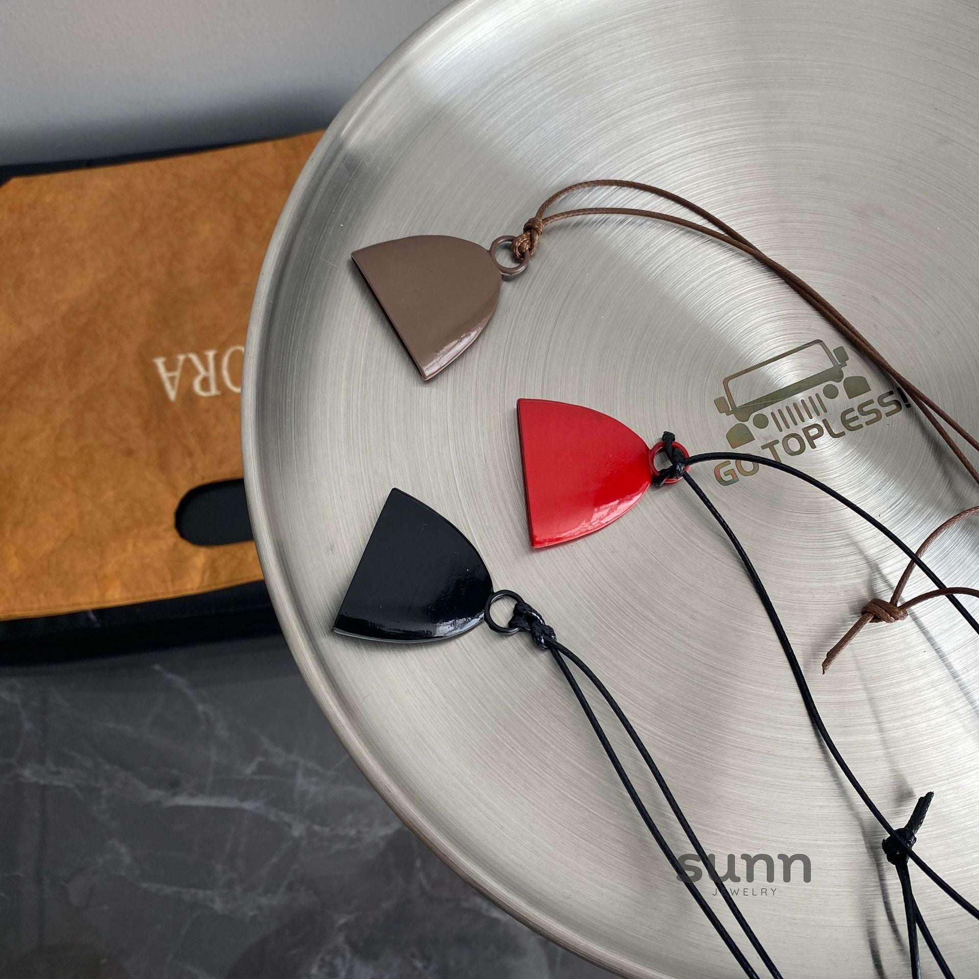 Jamiah Retro Triangle Necklace [T8DBQTWD]