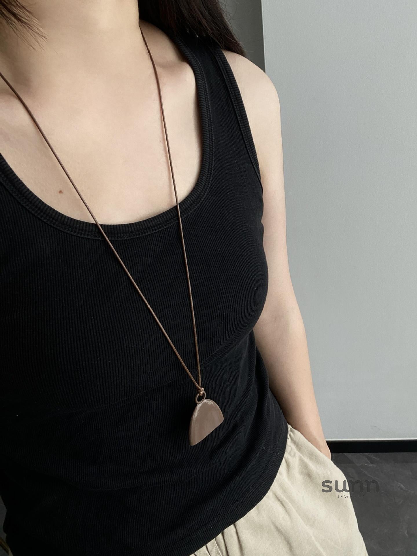 Jamiah Retro Triangle Necklace [D30T6VOI]