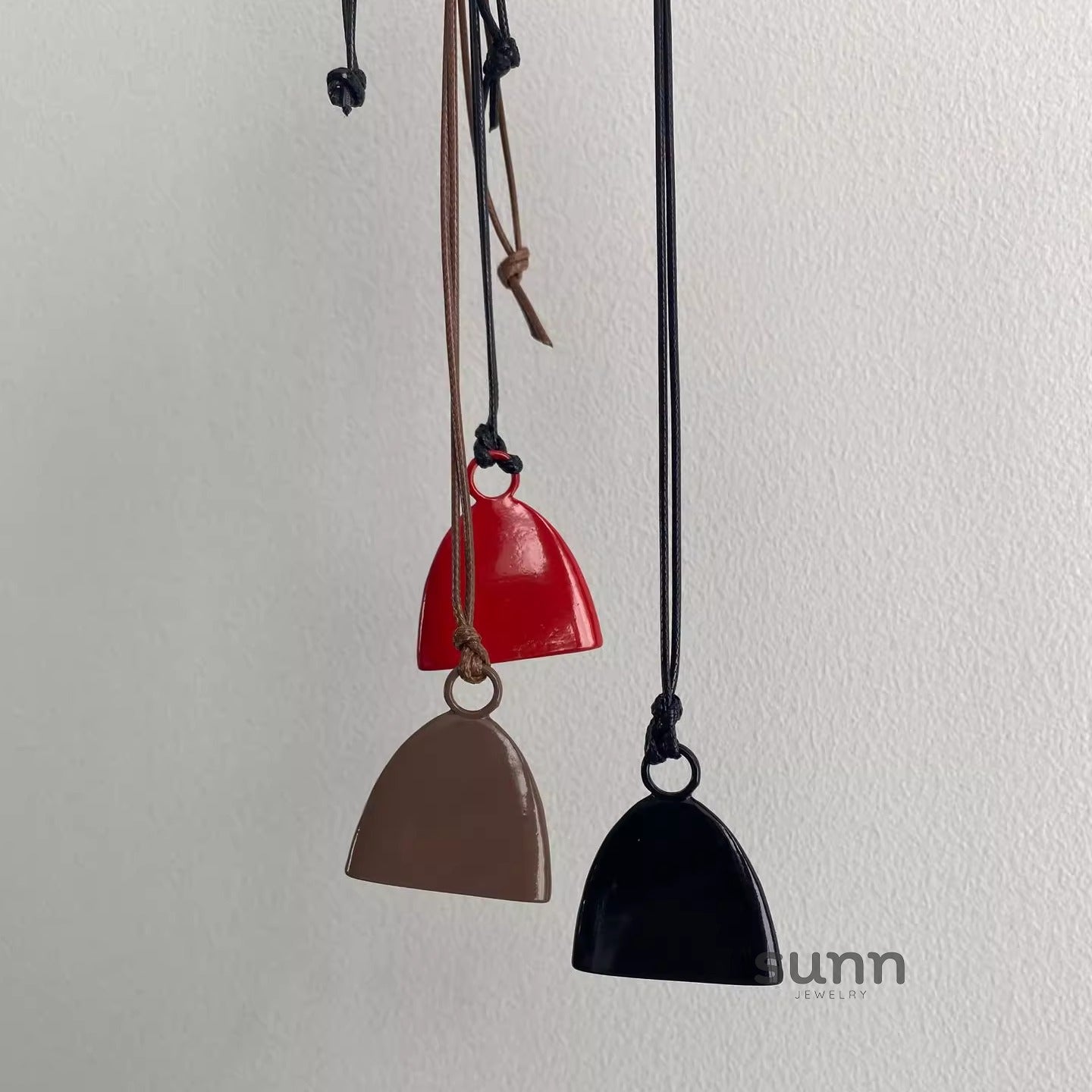 Jamiah Retro Triangle Necklace [EN2TFDPC]