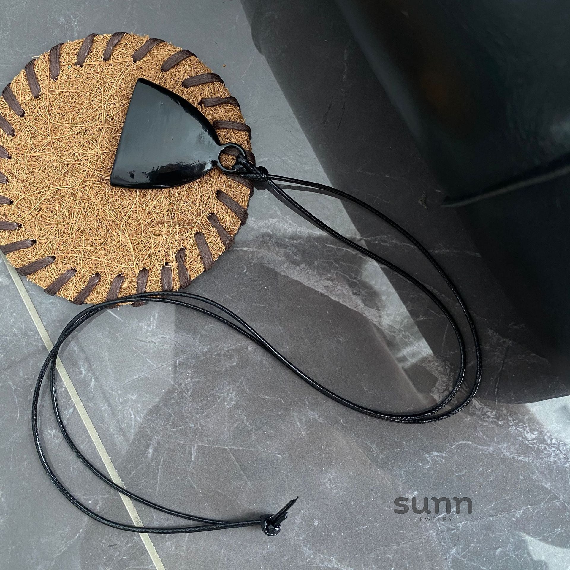 Jamiah Retro Triangle Necklace [WHSWL98Y]