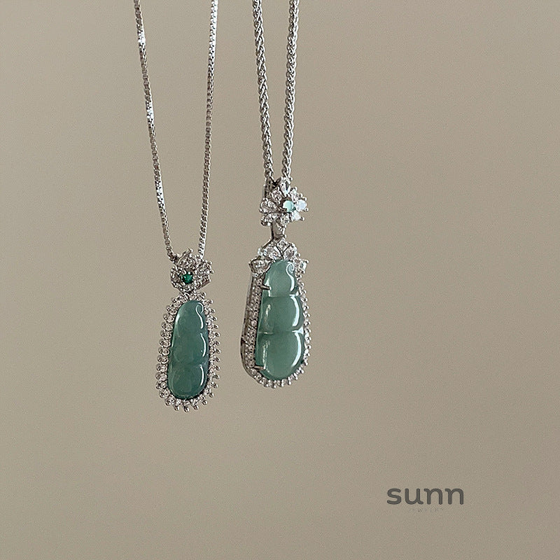 Jamiyah Chalcedony Peace Bean Necklace [J4USMZ9C]