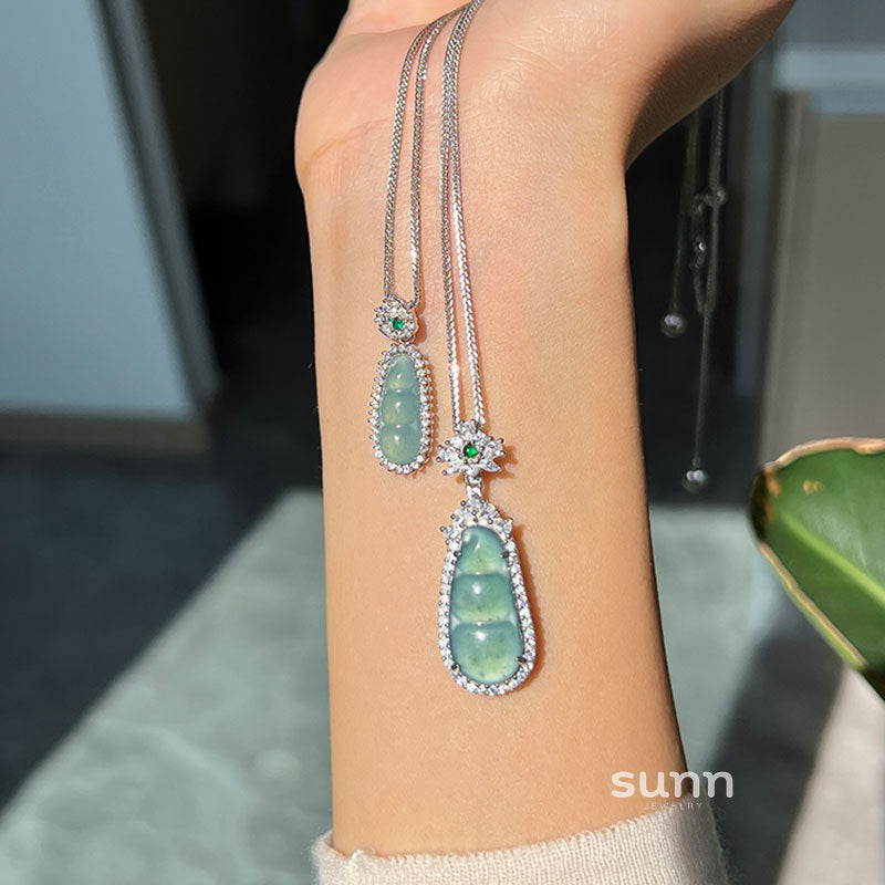 Jamiyah Chalcedony Peace Bean Necklace [GUQMWMFV]