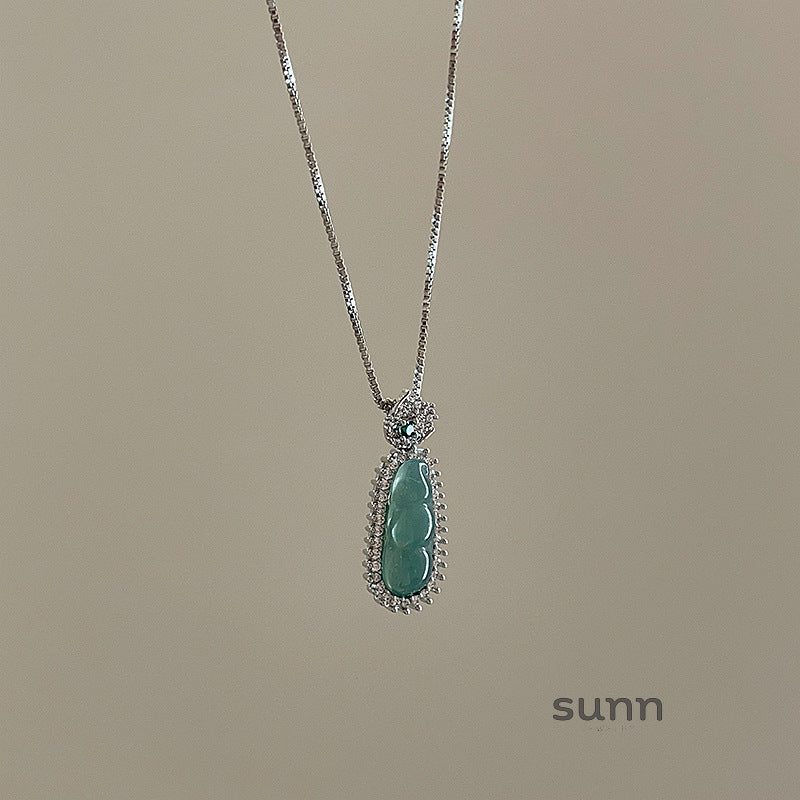 Jamiyah Chalcedony Peace Bean Necklace [U2FRAPT4]