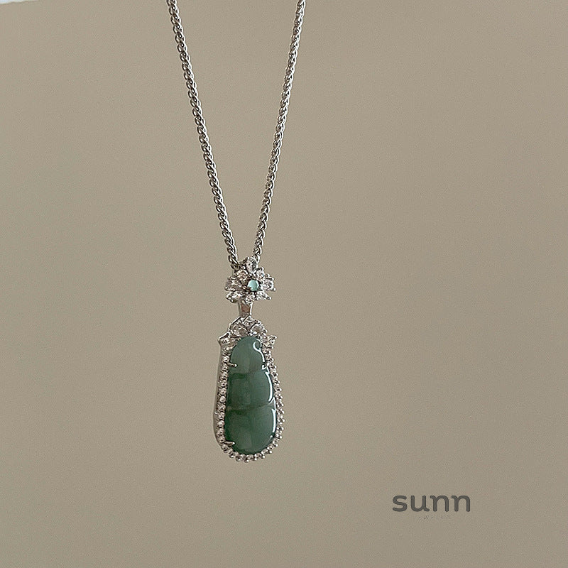 Jamiyah Chalcedony Peace Bean Necklace [5FV29LLJ]