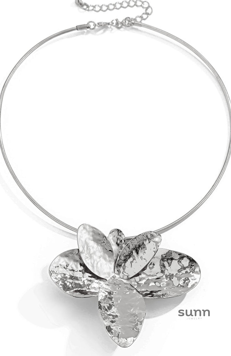 Jamya Asymmetric Petal Choker [B1FKXC1J]