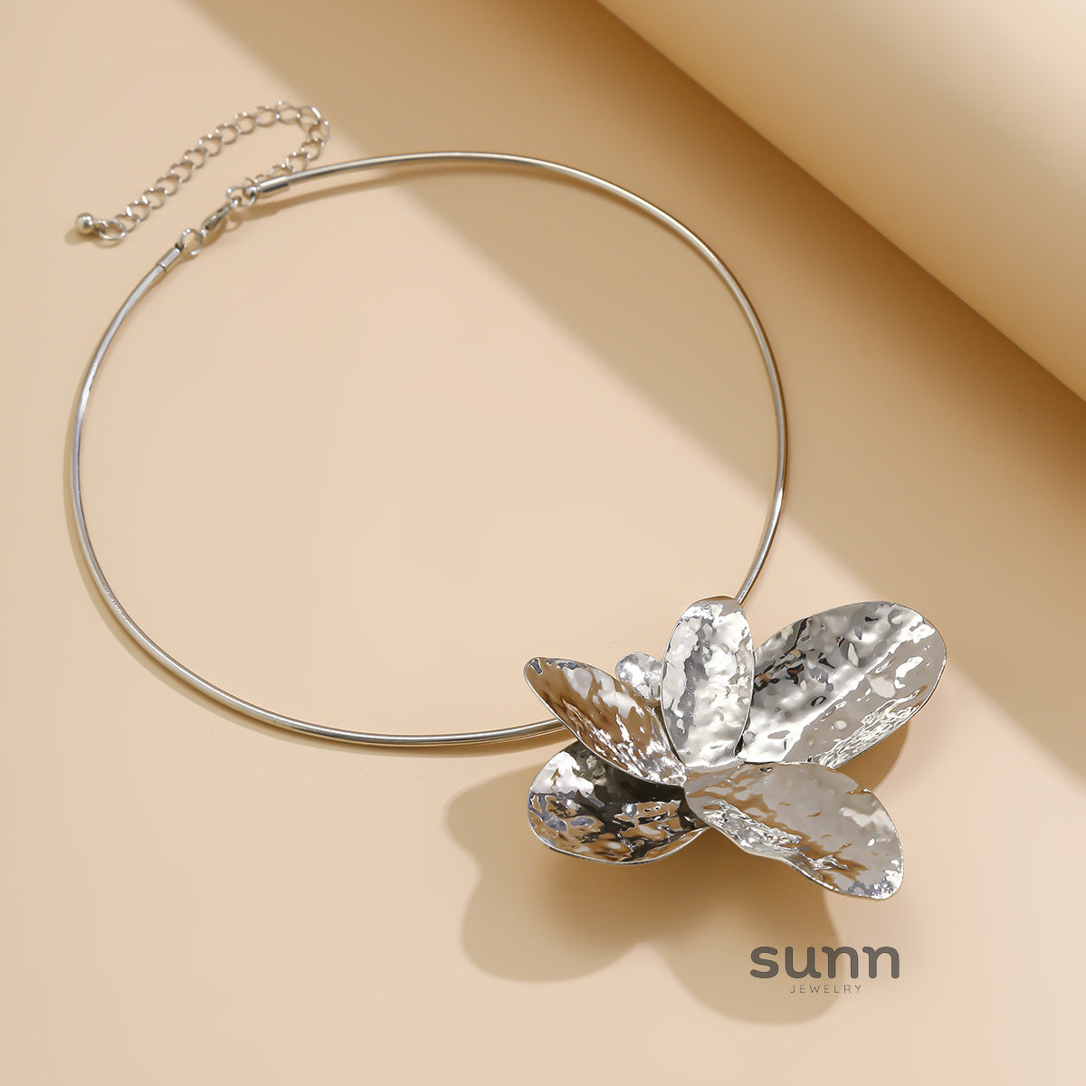 Jamya Asymmetric Petal Choker [N4TEAV0O]