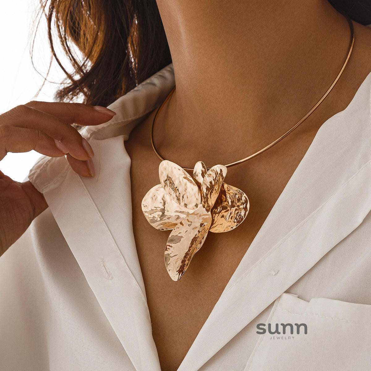 Jamya Asymmetric Petal Choker [Q8IUBT3L]