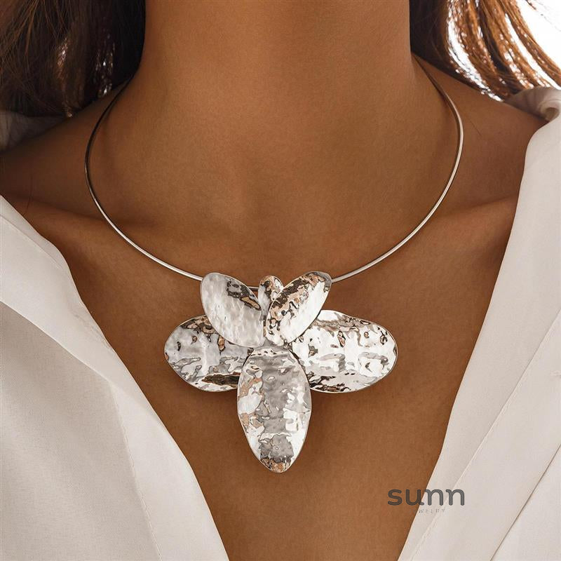 Jamya Asymmetric Petal Choker [JKE09BAT]