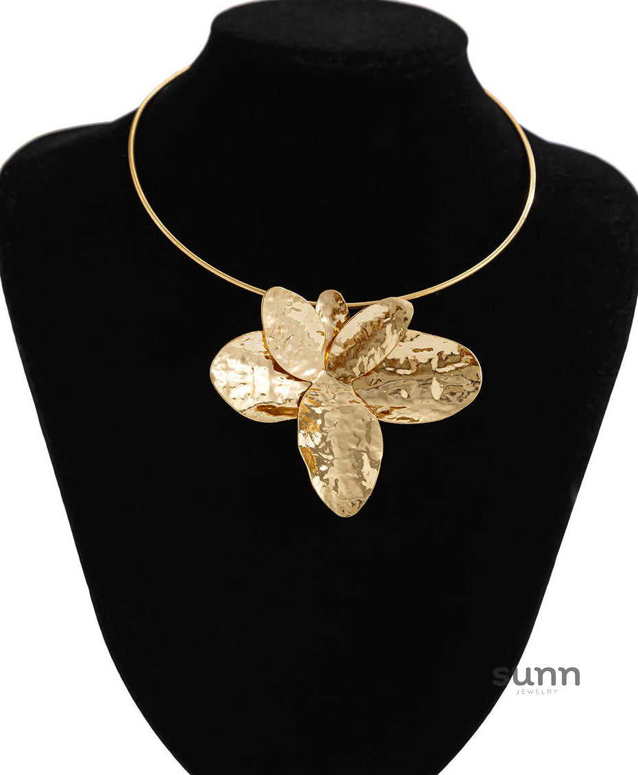 Jamya Asymmetric Petal Choker [48QEYCI1]