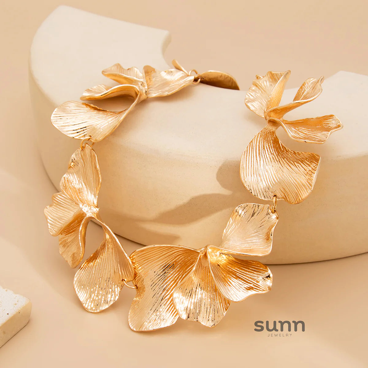 Jamyiah Metallic Petal Necklace