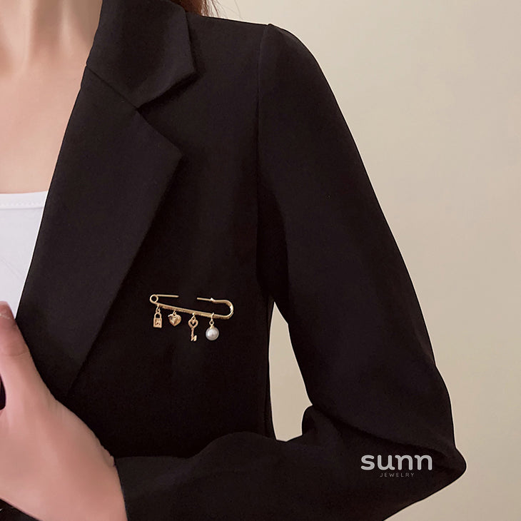 Jane Pearl Key Brooch [R24R1AYU]