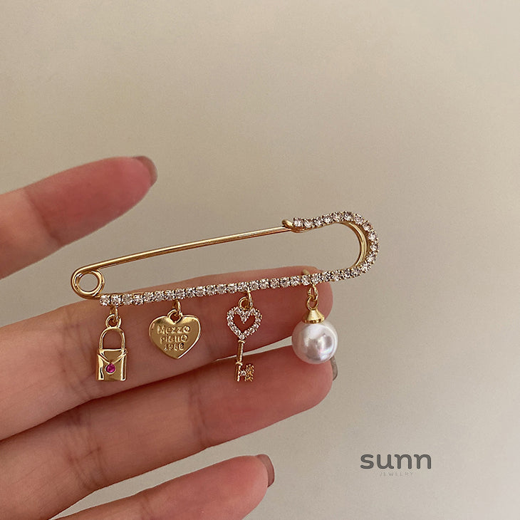 Jane Pearl Key Brooch [5DLK4IJ8]