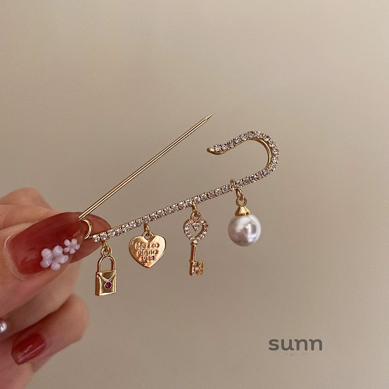Jane Pearl Key Brooch [6IYEO1NP]